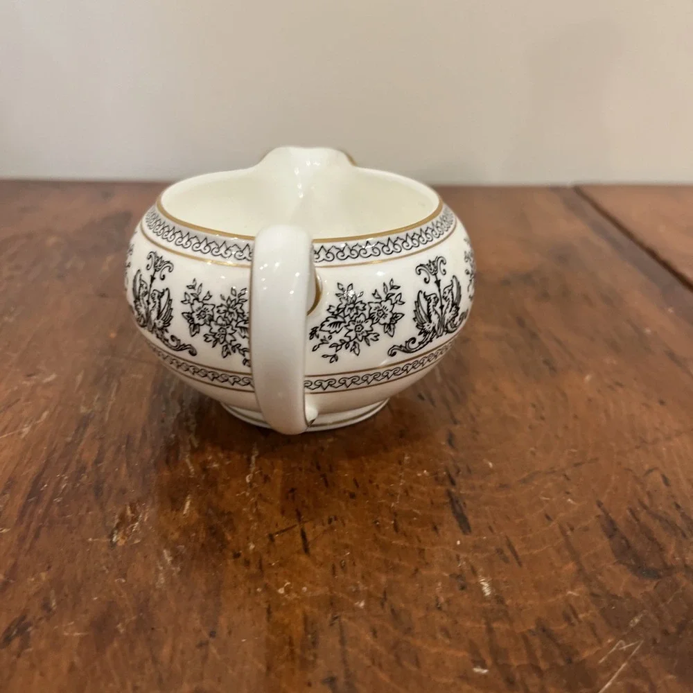 WEDGWOOD‎ COLUMBIA BLACK CREAMER - 2 1/4